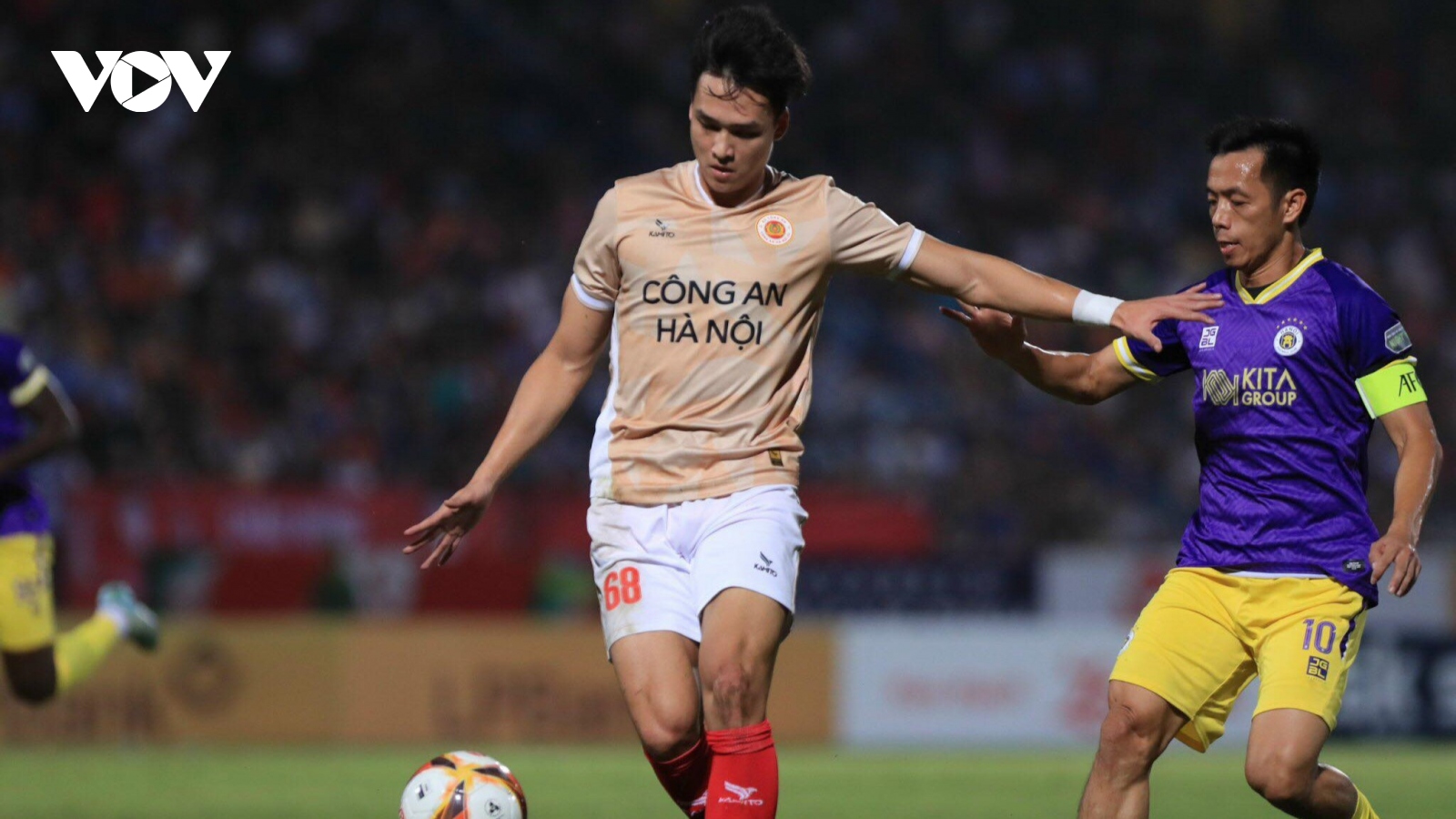 Hành động đẹp của Bùi Hoàng Việt Anh sau trận CLB CAHN 2-0 Hà Nội FC